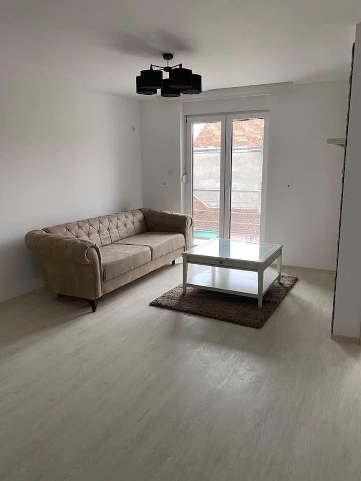 Sandra Apartmani Vrsac Exteriör bild